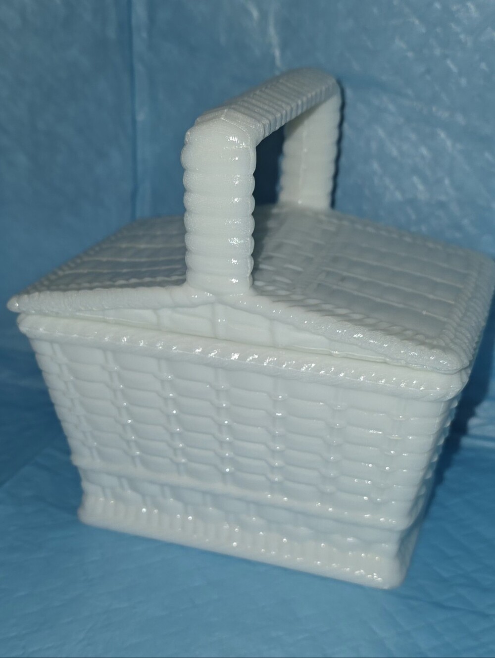 Westmoreland Vintage Milk Glass Picnic Basket Perfect Condition